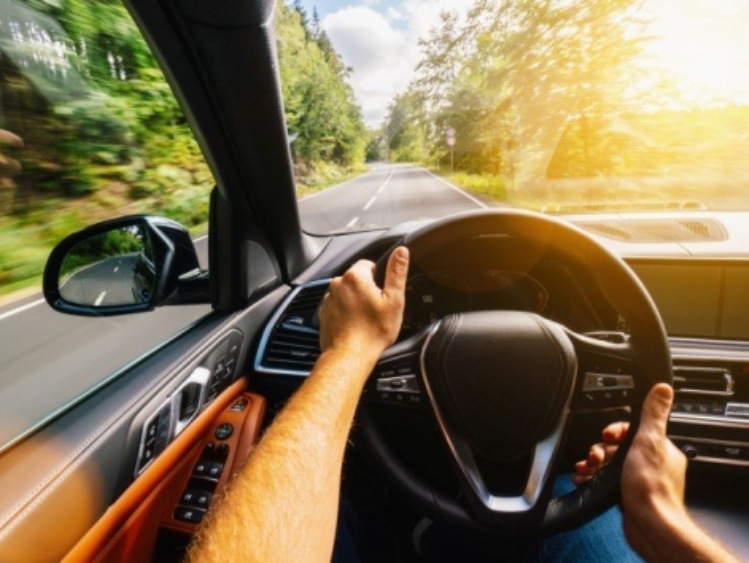 Jak ograniczyć emisję dwutlenku węgla podczas jazdy samochodem